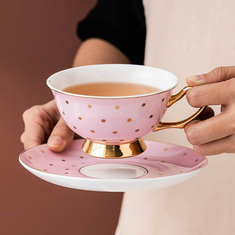 Bistro Table Set - セラミックピンクコーヒーマグカップ、ディッシュティーカップ付き、オフィス用ドリンクマグ、絶妙なアフタヌーンティーカップセット、キッチンホームドリンクウェア、ウォーターカップ