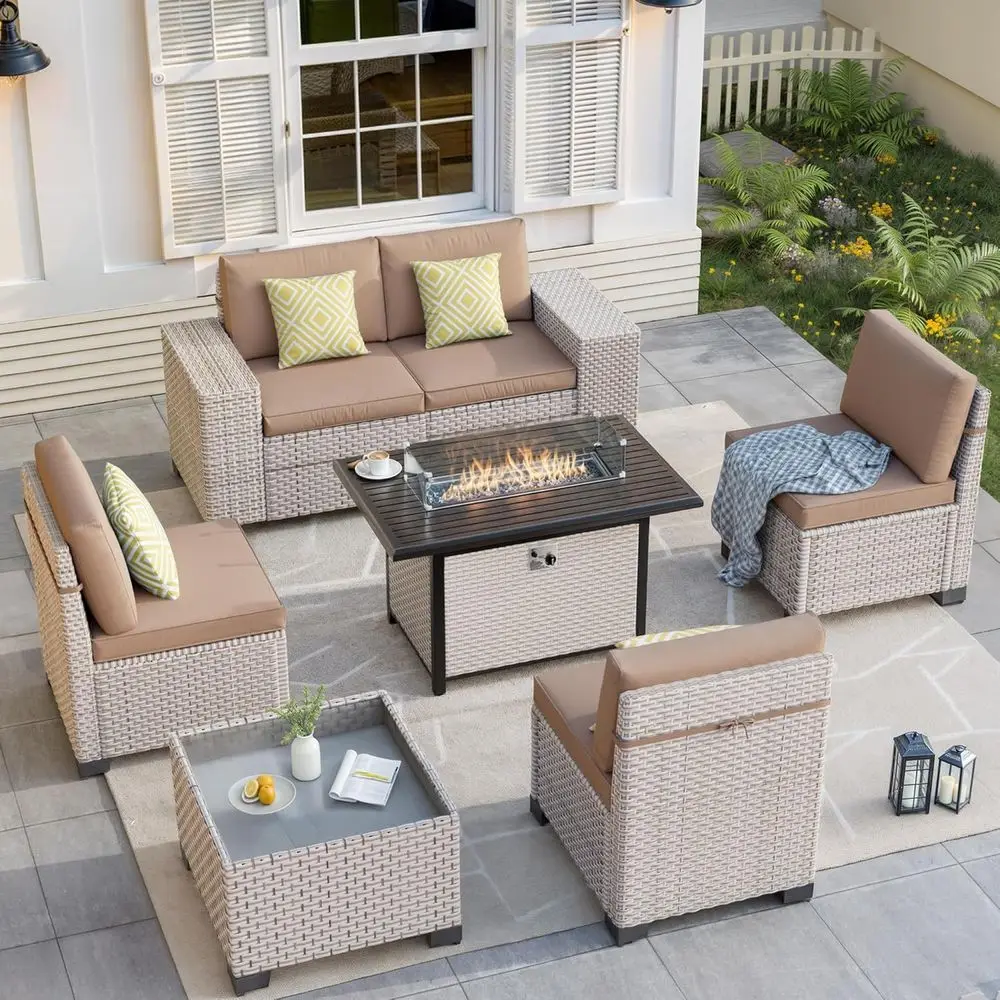 Outdoor Furniture Fire Pit - 7点セットの屋外パティオ家具セット（ファイヤーピット、セクショナルソファ、ガラス製コーヒーテーブル、カーキ色の籐製カウチ付き）
