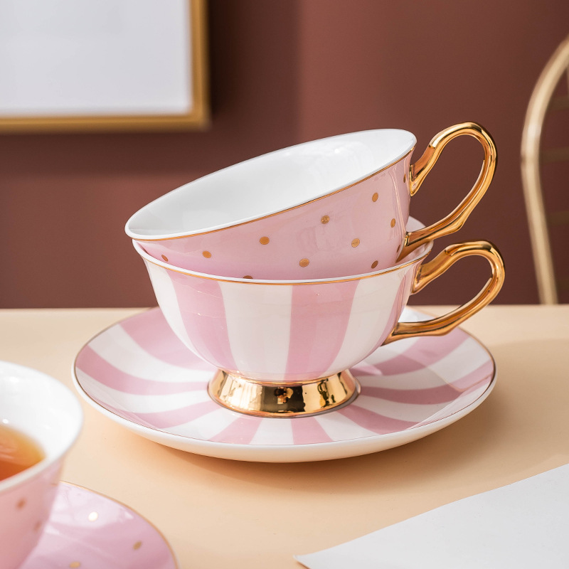 セラミックピンクコーヒーマグカップ、ディッシュティーカップ付 - Bistro Table Set のレビューと価格