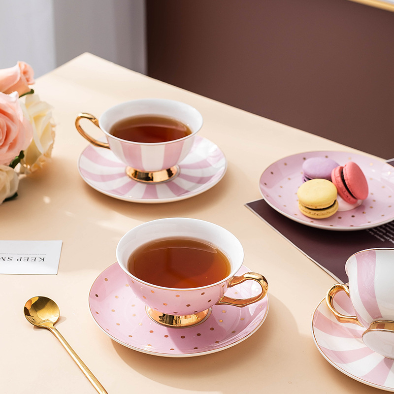 セラミックピンクコーヒーマグカップ、ディッシュティーカップ付 - Bistro Table Set のレビューと価格